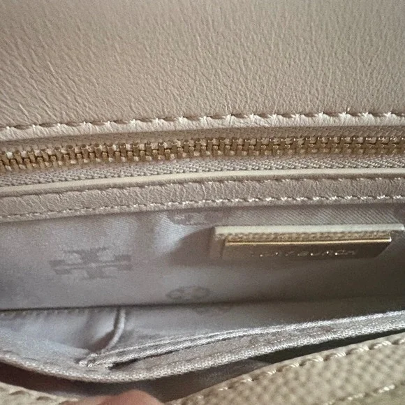 $398 NWOT TORY‎ BURCH Gigi Envelope Clutch Handbag Beige Pebbled Patent Leather - Picture 12 of 13